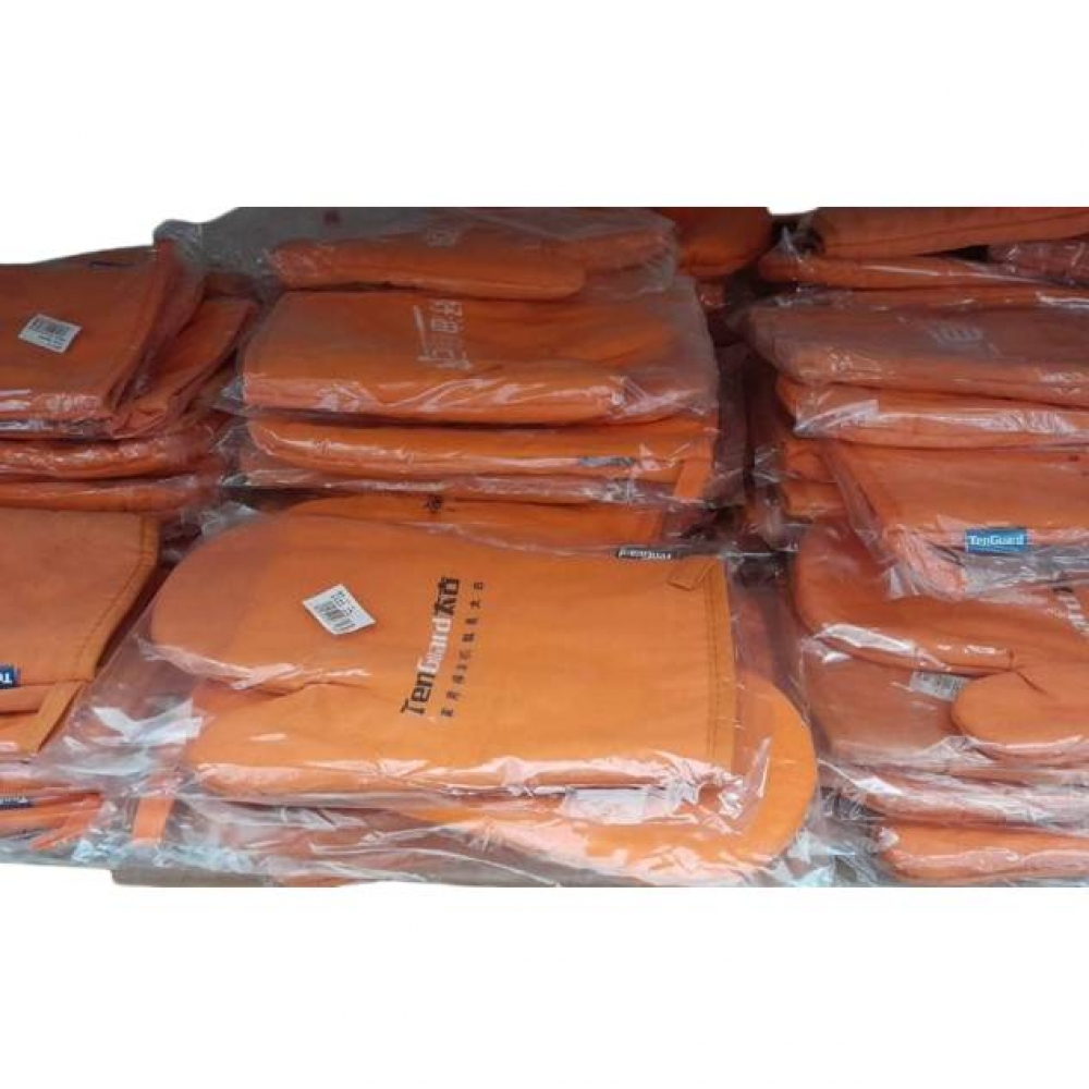 Pair Of Heat Resist Oven Gloves